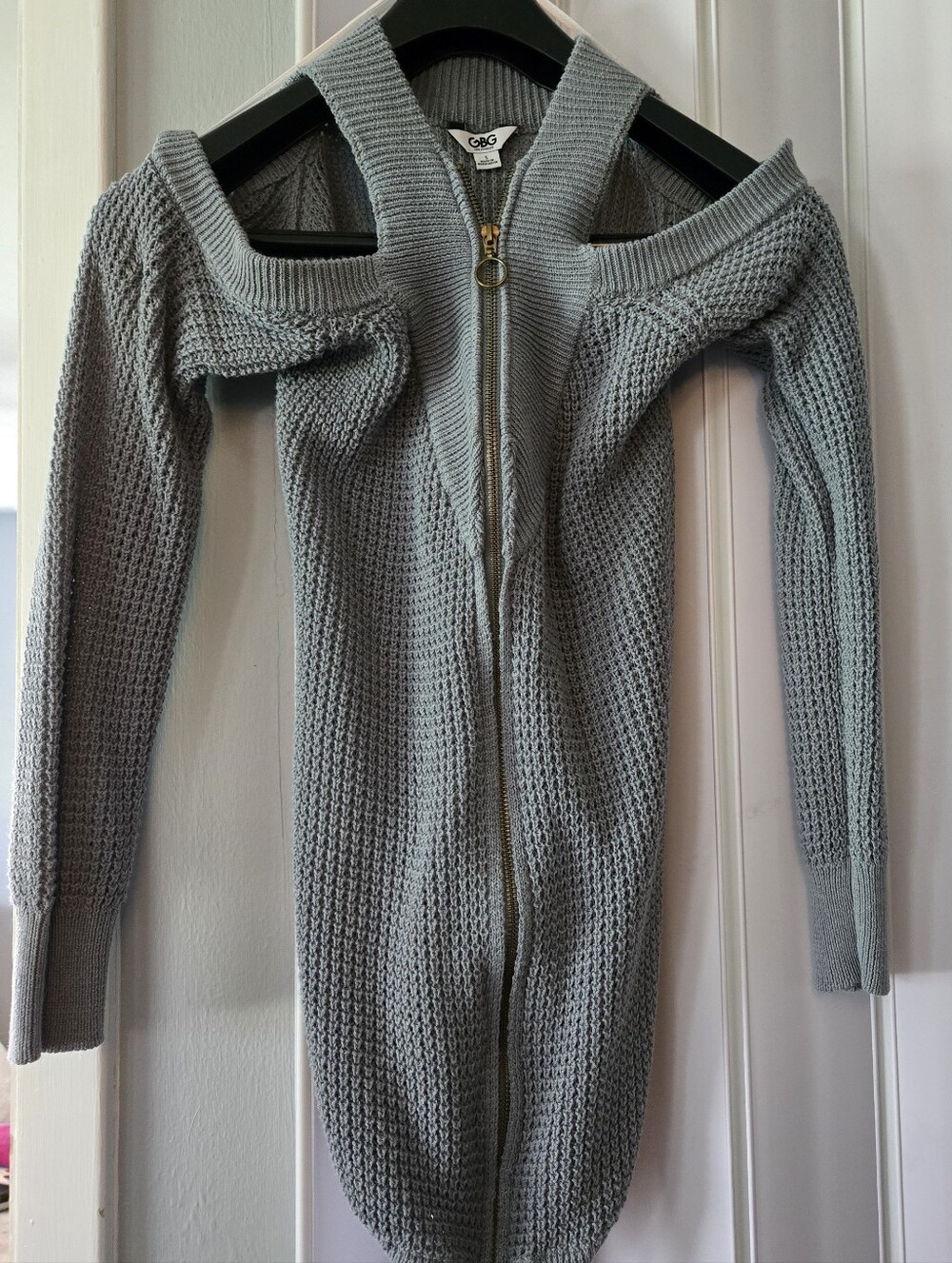 G By Guess V Neck Sweater Size Small Gray